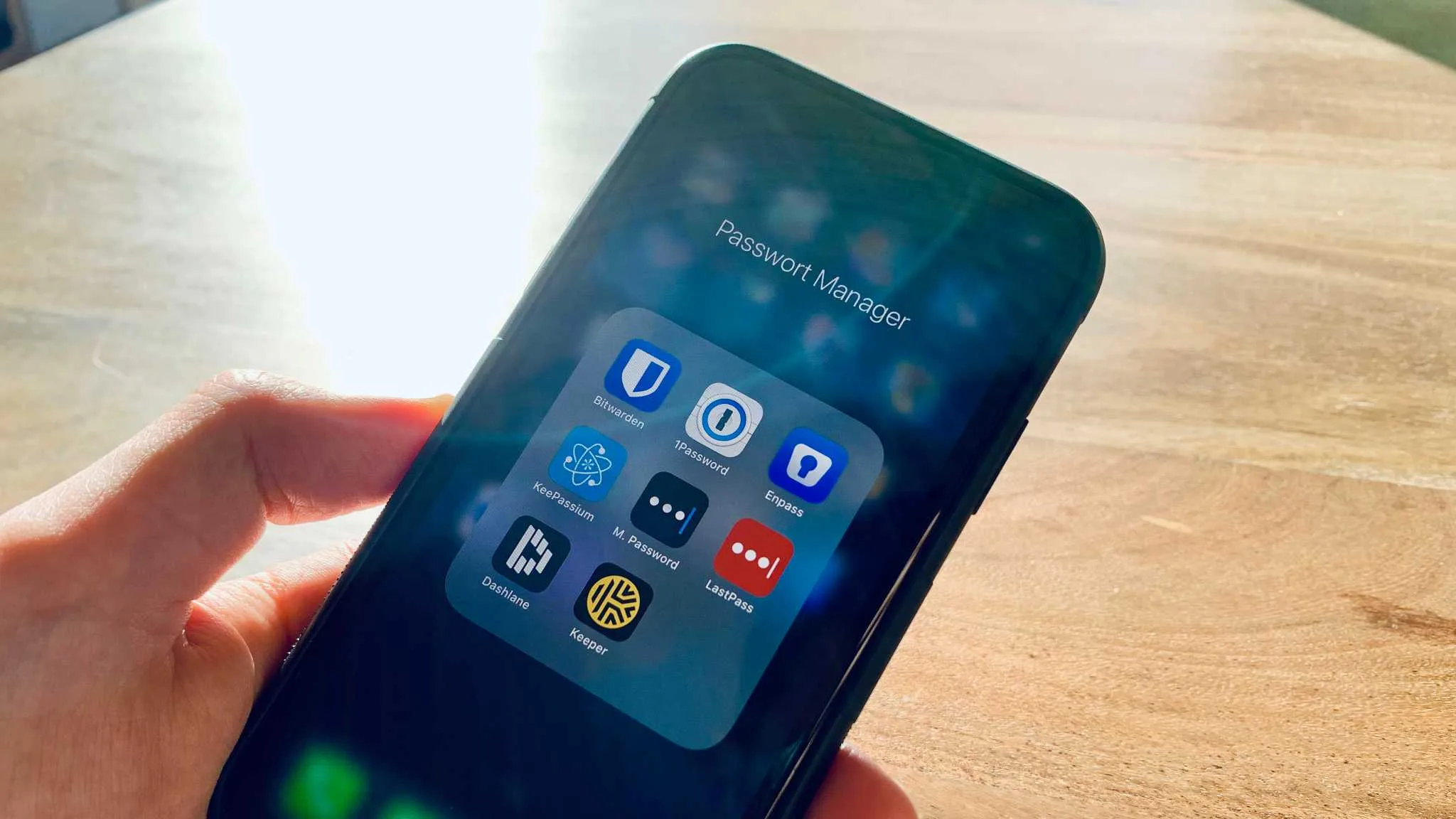Passwort-Manager fürs iPhone: Bitwarden, 1Password und Proton Pass im Vergleich