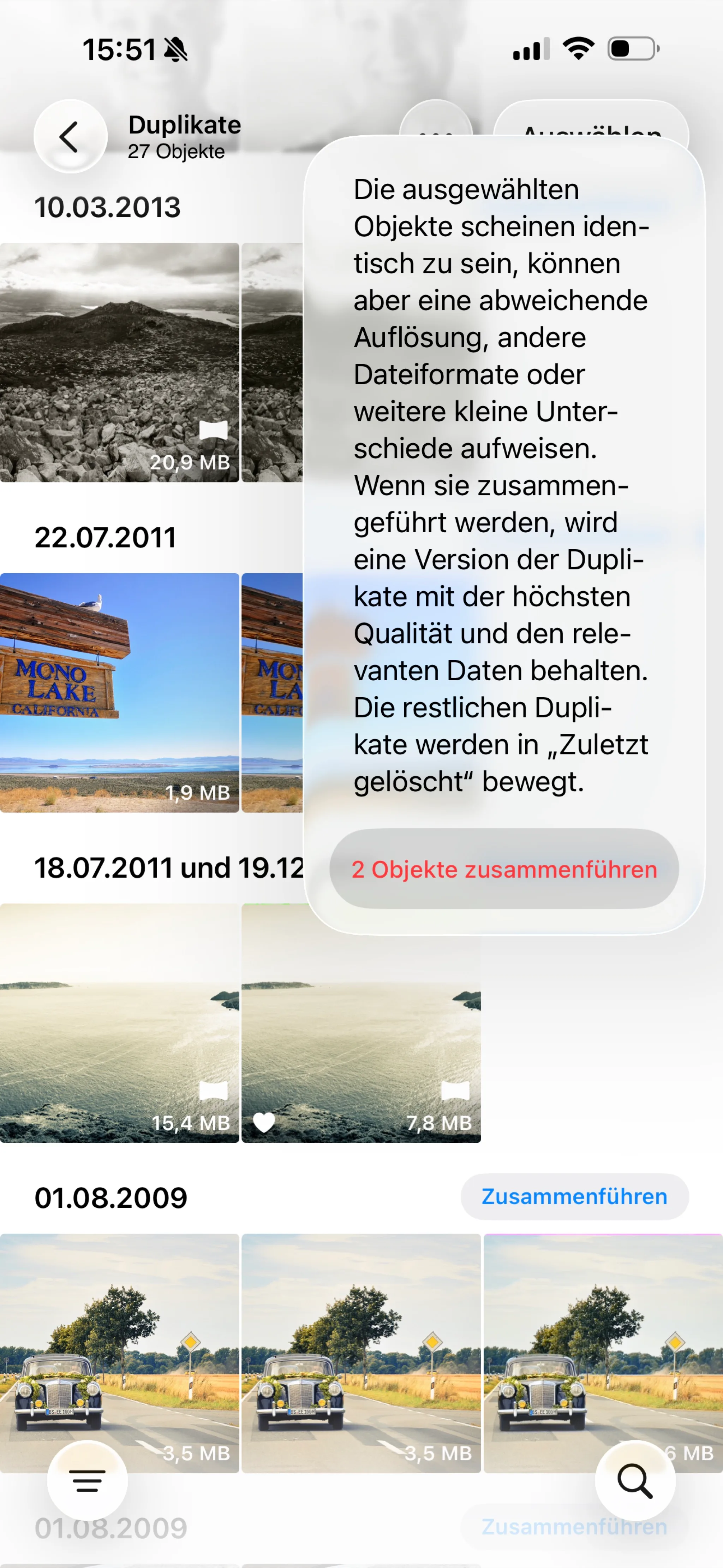 iOS erkennt doppelte Fotos automatisch — einzeln zusammenführen oder alle auf einmal.